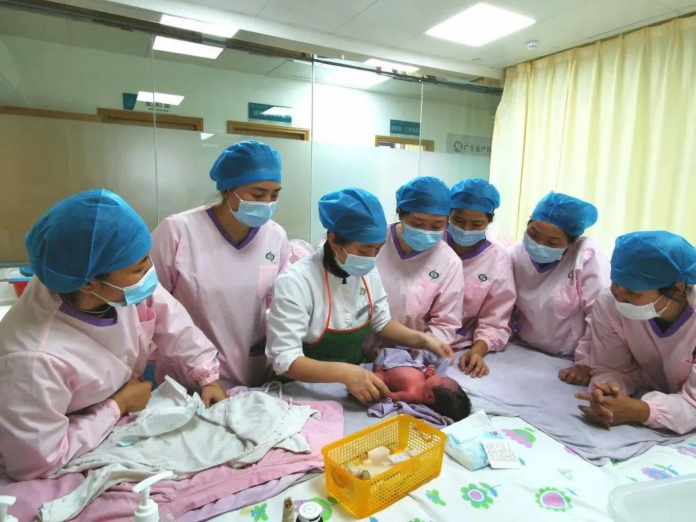 萨嘎县妇婴监护型护送